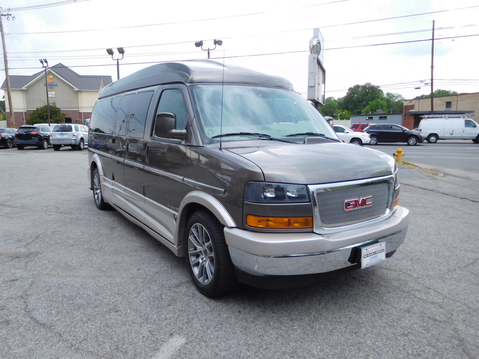 20 GMC Savana Explorer Limited SE 9-passenger
