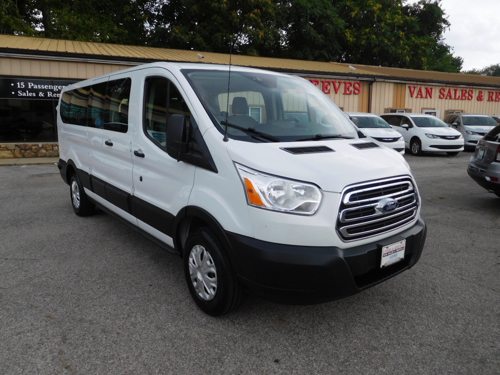 19 Ford Transit T-350 XLT 15 Passenger