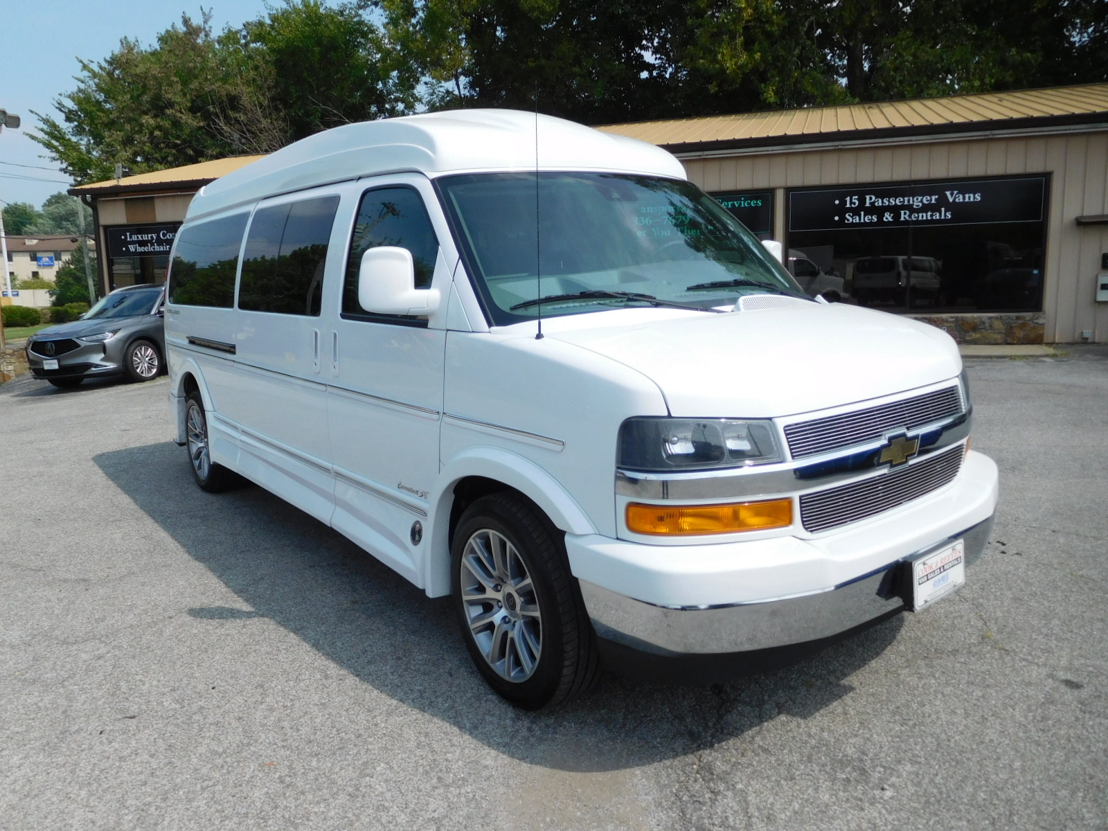 21 Chevy Express Explorer Limited SE 9 passenger