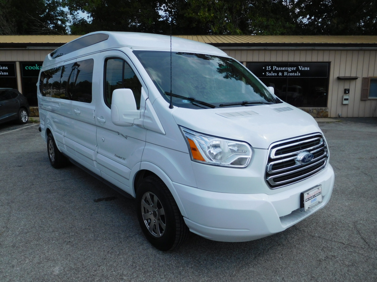 19 Ford Transit T-150 Explorer Limited SE 9-passenger