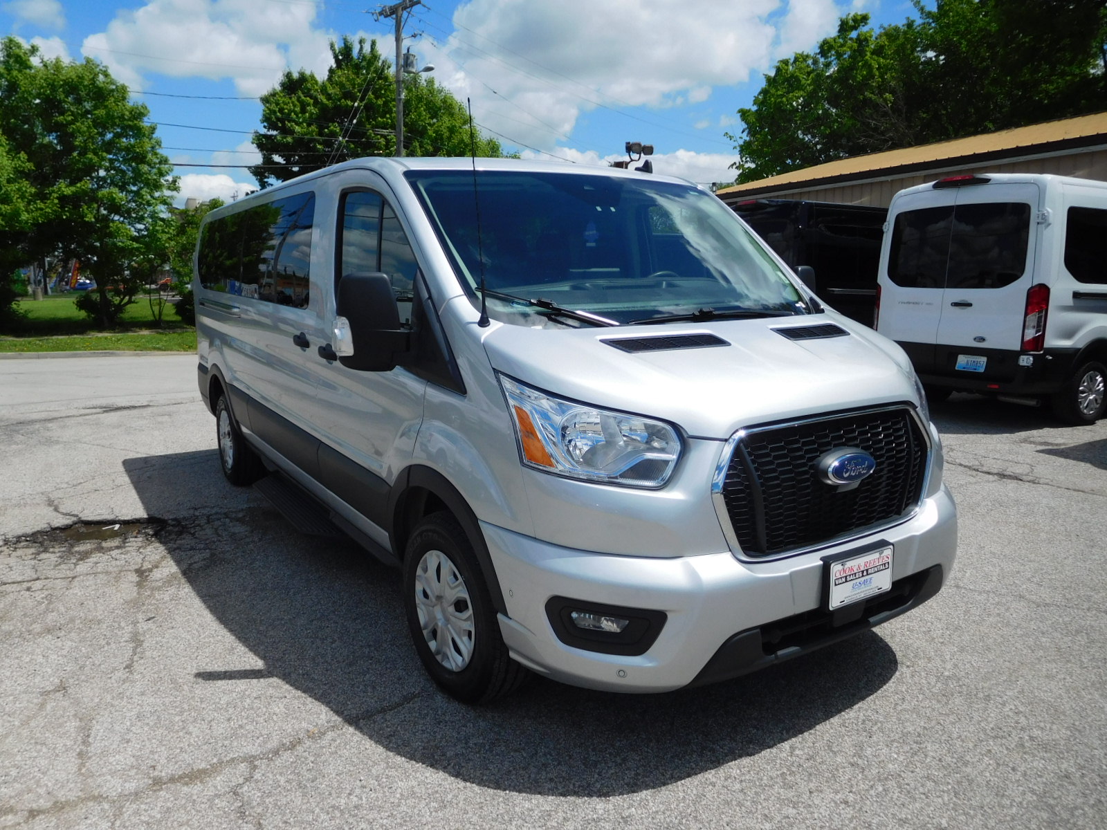 22 Ford Transit XLT 15 passenger