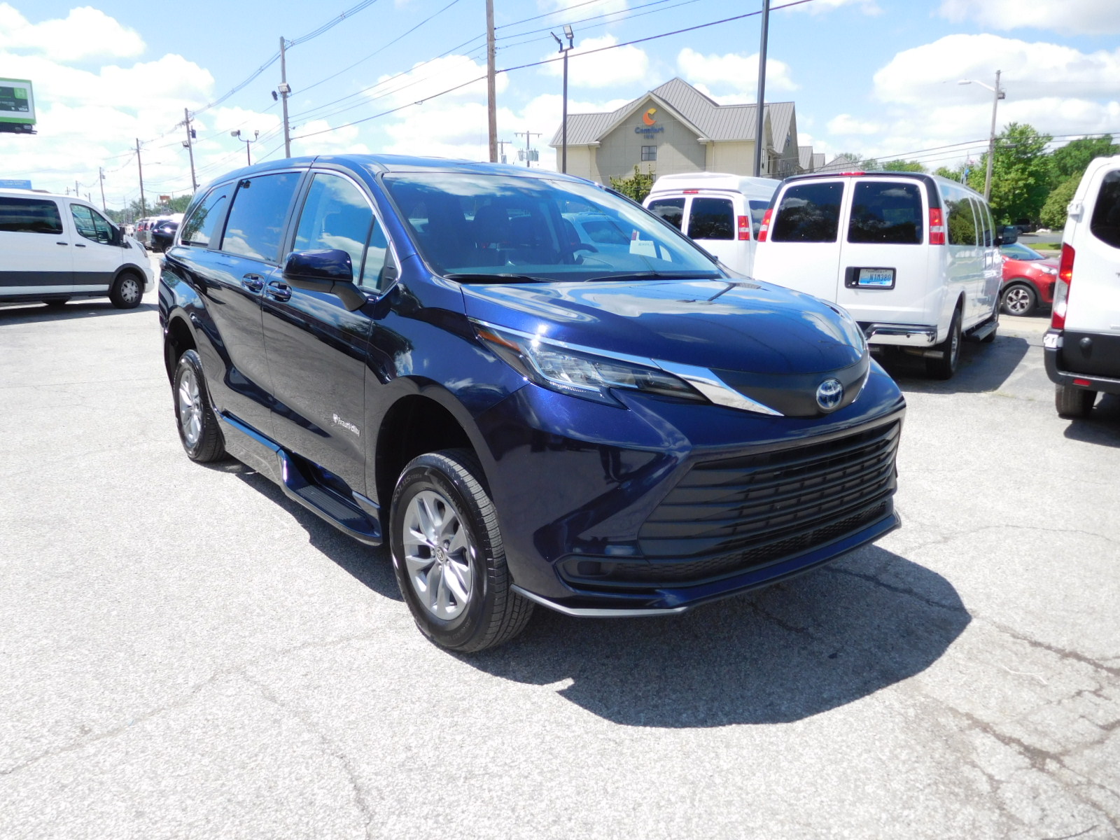 22 Toyota Sienna w/Braun wheelchair conversion