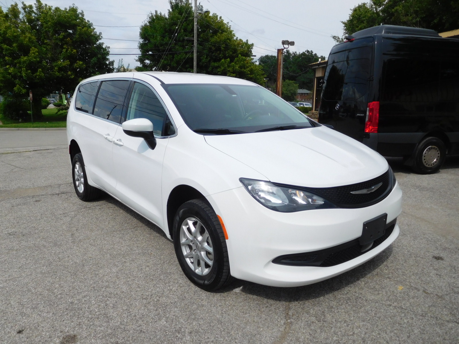 22 Chrysler Voyager VMI rear Entry Wheelchair van