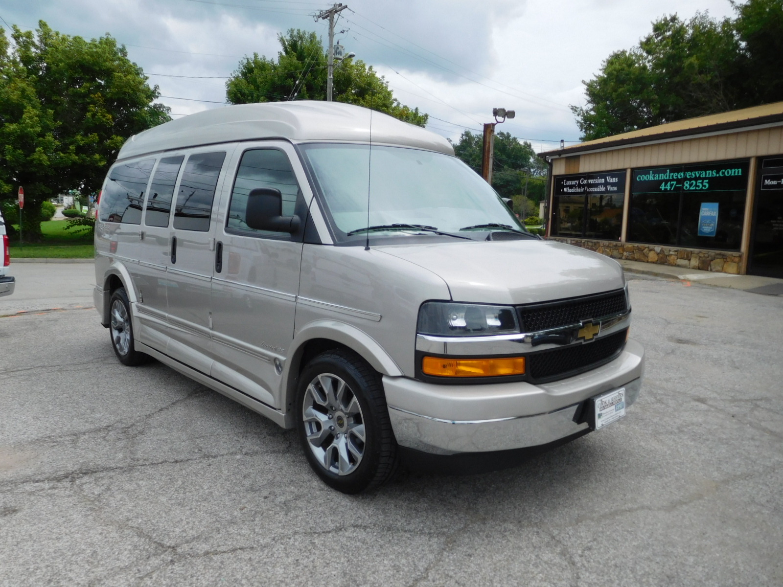 23 Chevy Express Explorer Limited SE