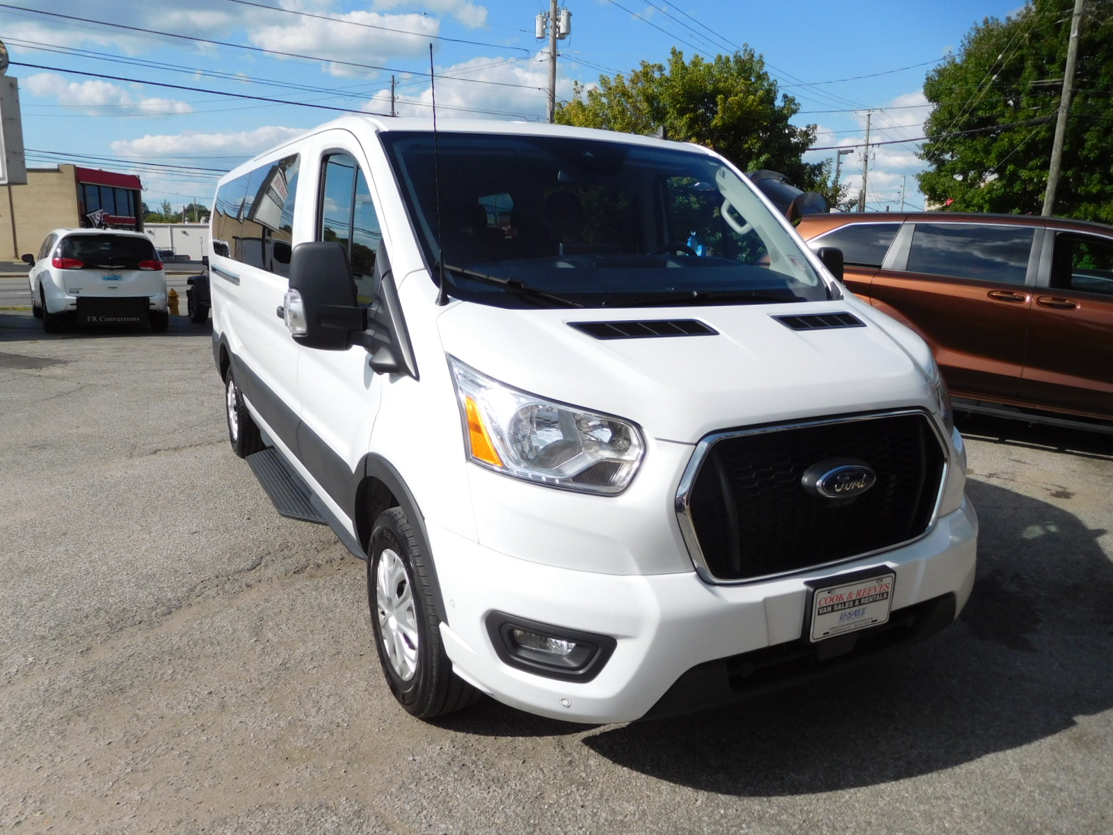 22 Ford Transit XLT 12 passenger extended
