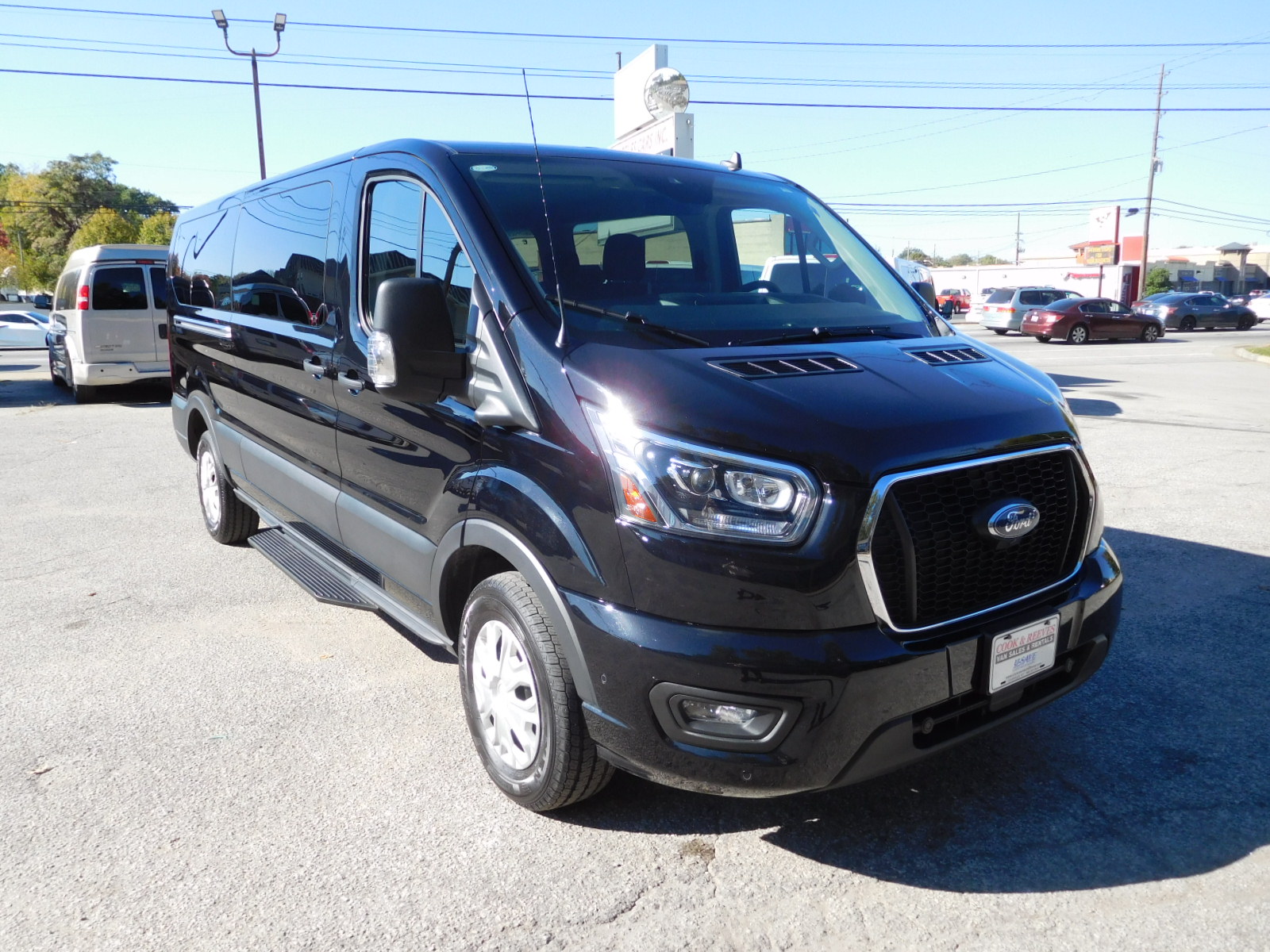 23 Ford Transit XLT 15 Passenger van