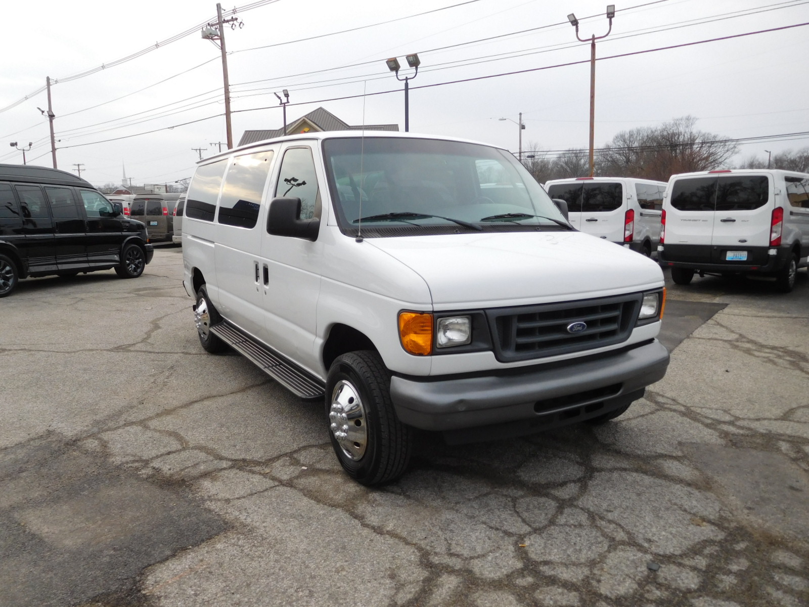 2007 Ford Econoline Wagon's photo
