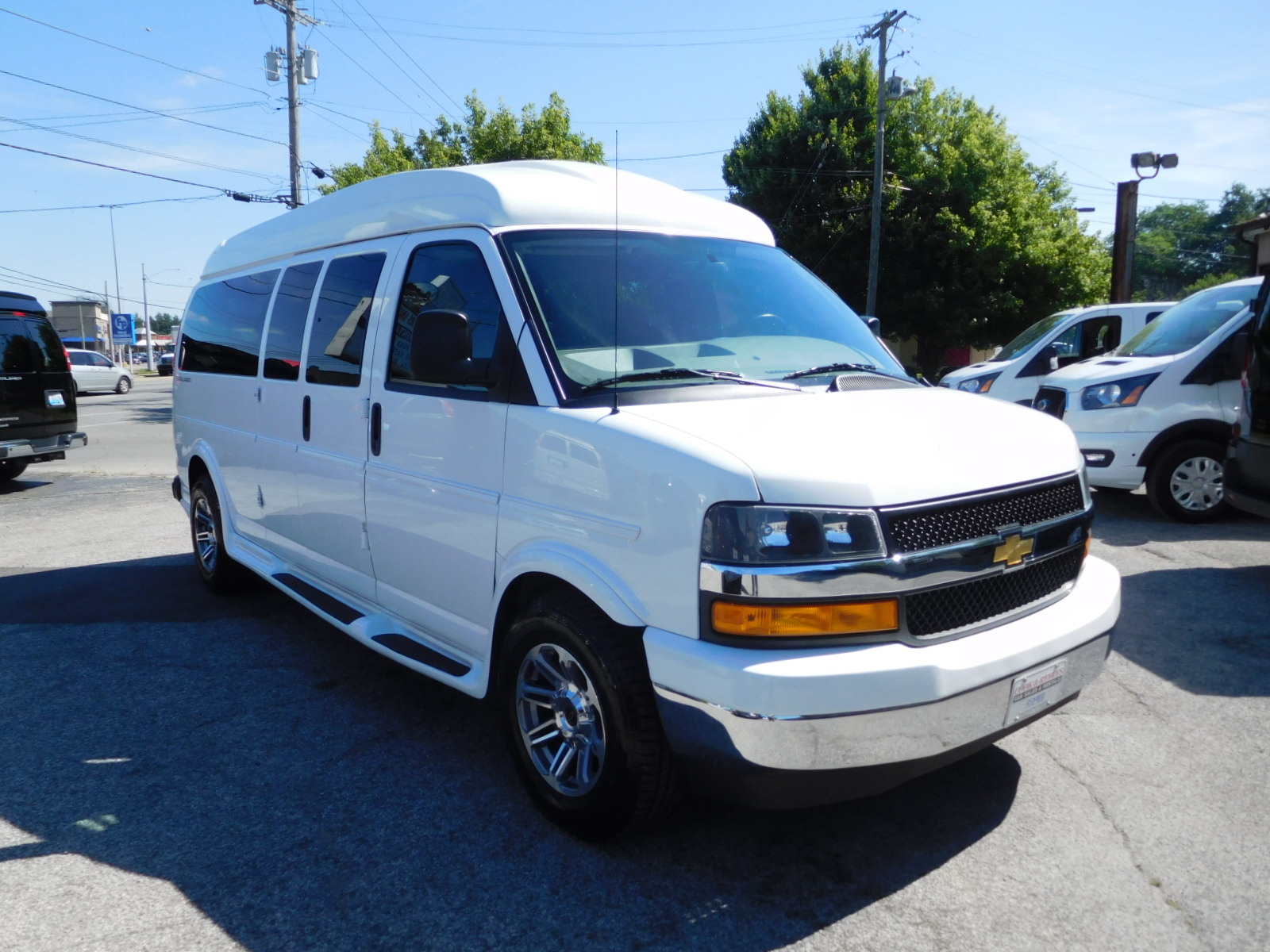 2023 Chevrolet Express 2500 Extended Work Van HD's photo