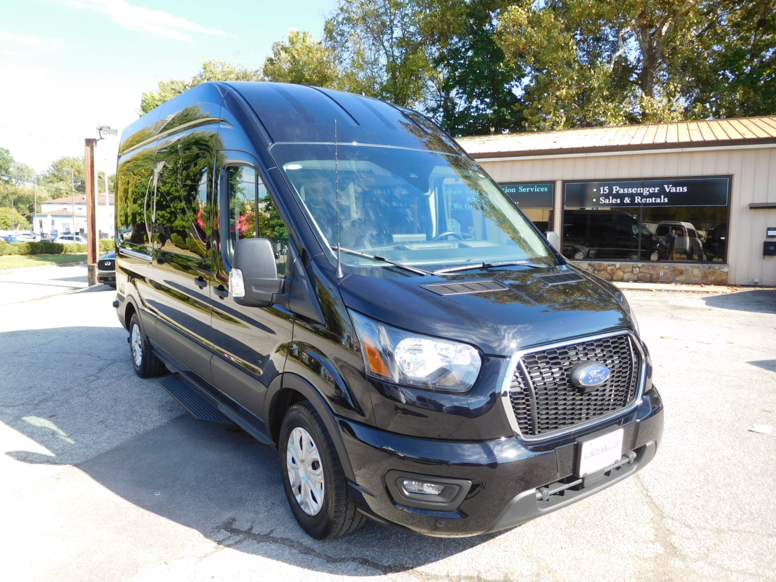 24 Ford Transit XLT Hi roof 15 Passenger